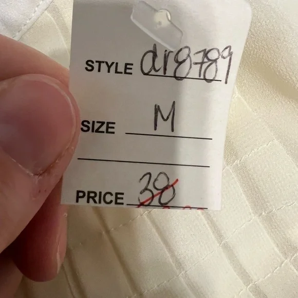 2/$30 Doe & Rae - Cream Pleated Sleeveless Blouse NWT Size M - Picture 8 of 8